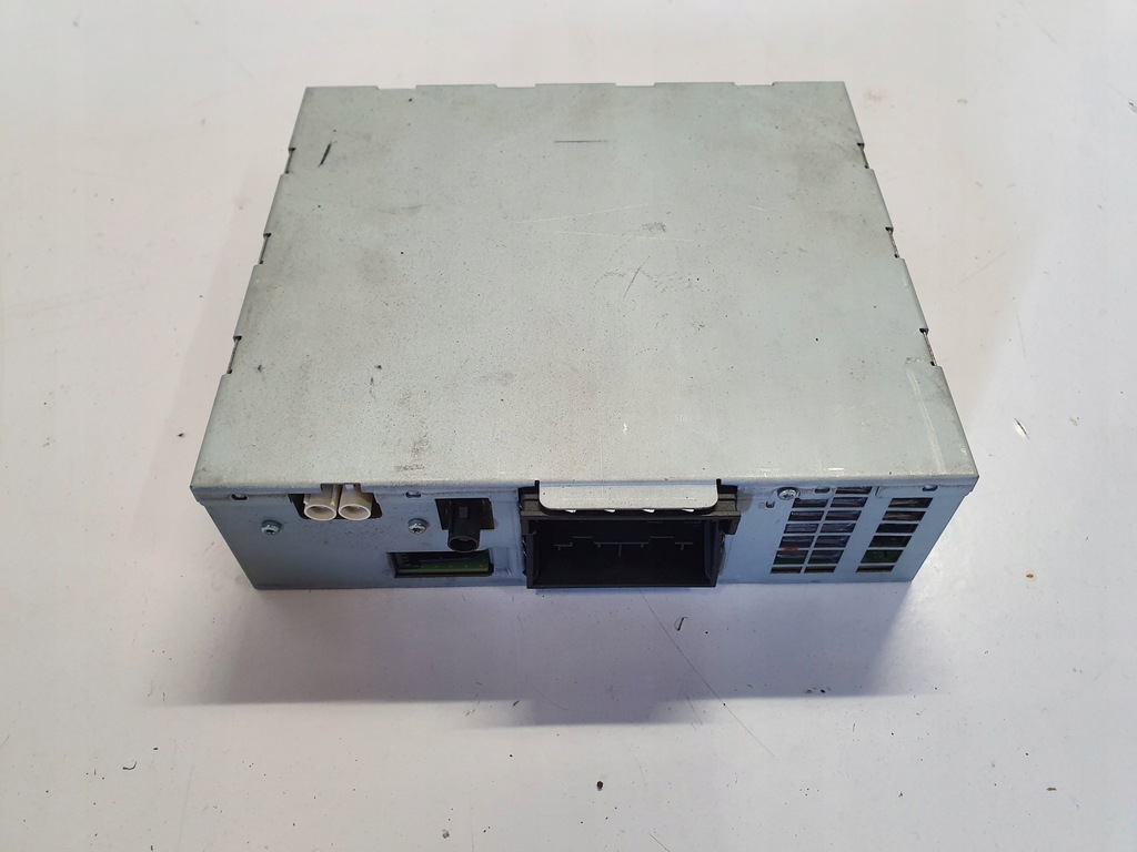 фото №1, Audi a4 b8 a5 8t lift тюнер радио 4f0035061