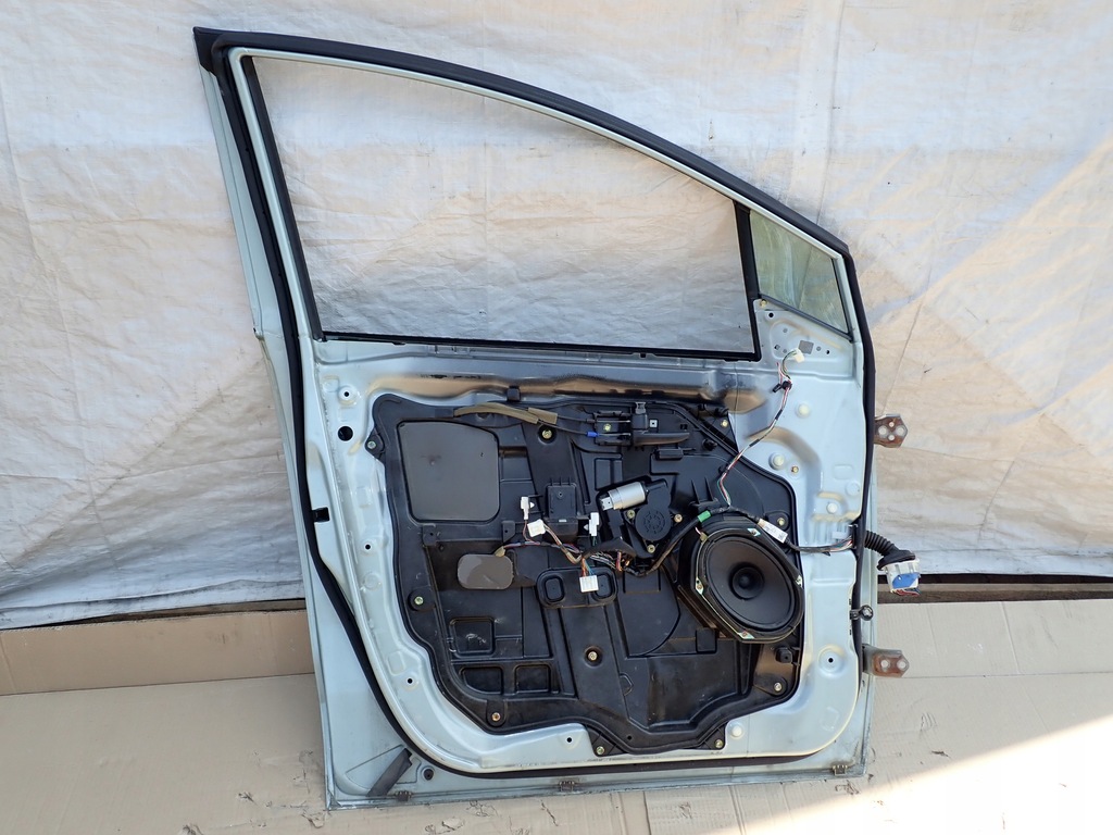 фото №8, Mazda 5 05-10 дверь перед левая 32b