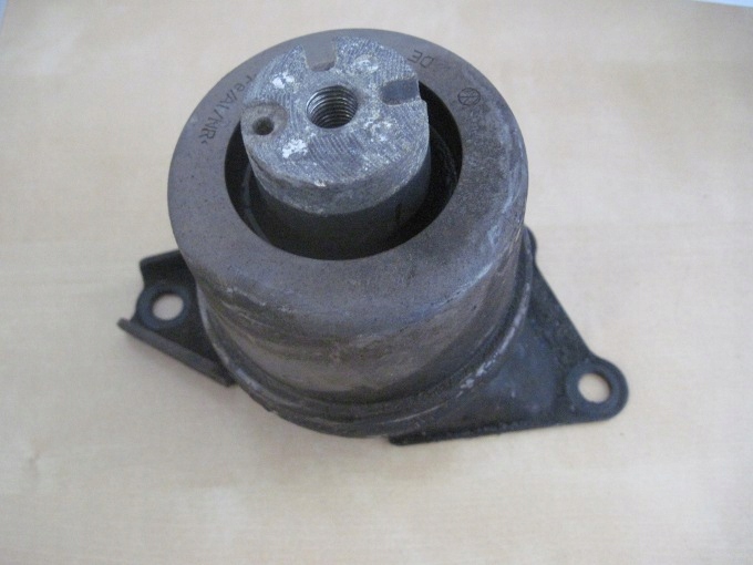 фото №1, Подушка двигуна vw transporter 7h0199256h