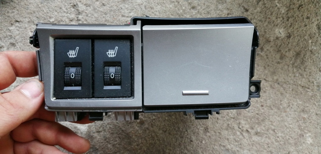 фото №1, Mazda 3 09-13 перемикач попільничка