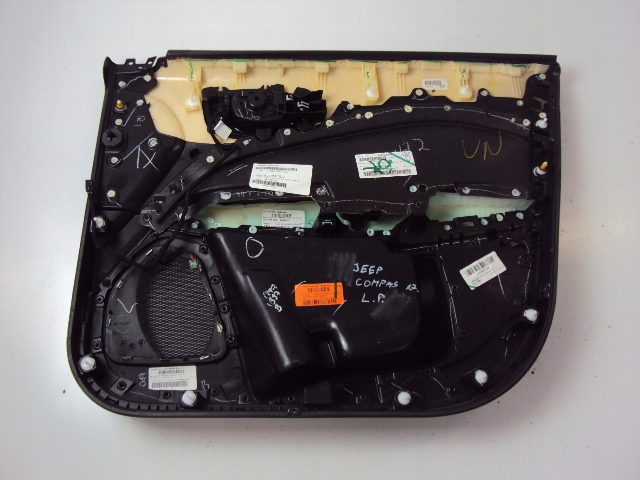 фото №7, Обивка дверь левый перед jeep compass beats 17-