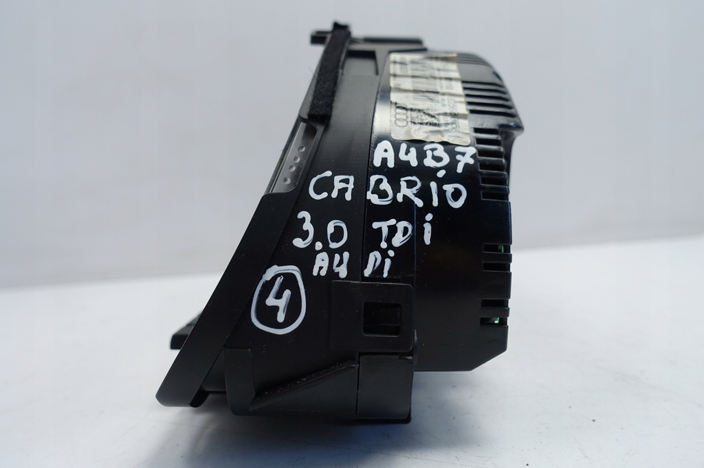 фото №7, Audi a4 b7 cabrio 3.0 tdi приборная панель счетчик 8h0920950r