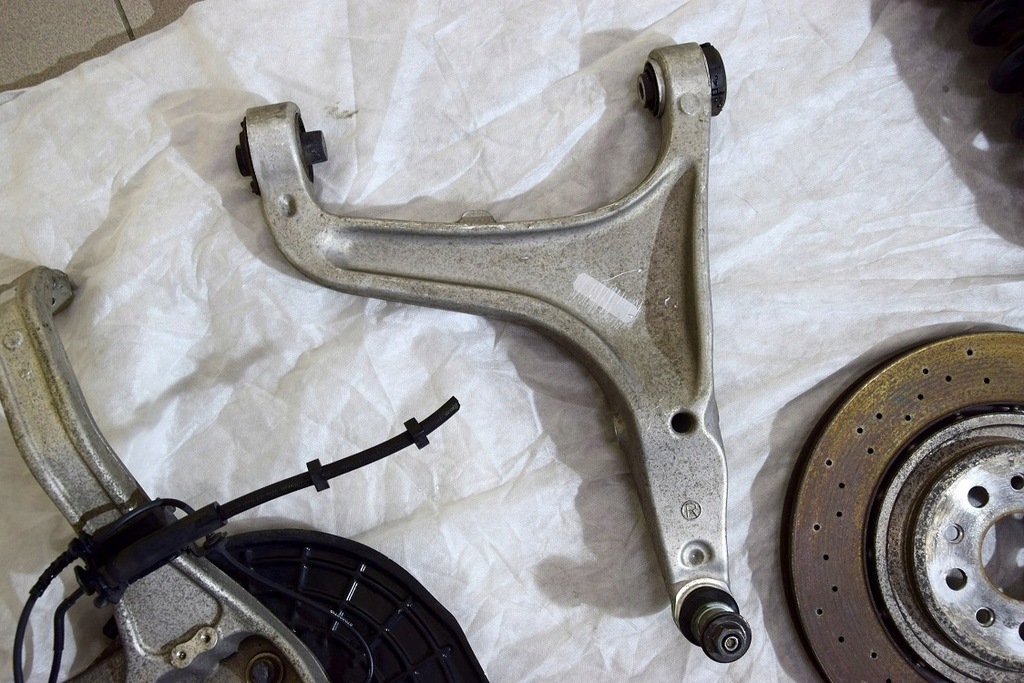 фото №10, Ghibli поворотный кулак рычаг амортизатор диск ступица