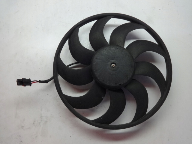 фото №1, Bmw 1 f20 f21 11r- 2.0 d вентилятор радіатора