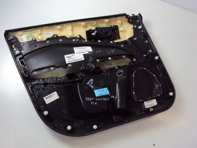 фото №6, Обивка дверь правый перед jeep compass beats 17-