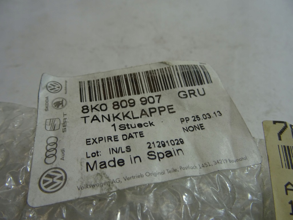 фото №8, Кришка заливної пального audi a4 s4 8k0809907