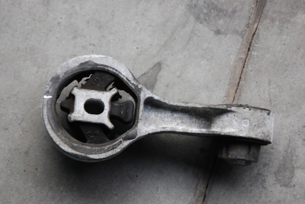 фото №1, Vivaro trafic ii 2,0 dci кронштейн подушка коробки