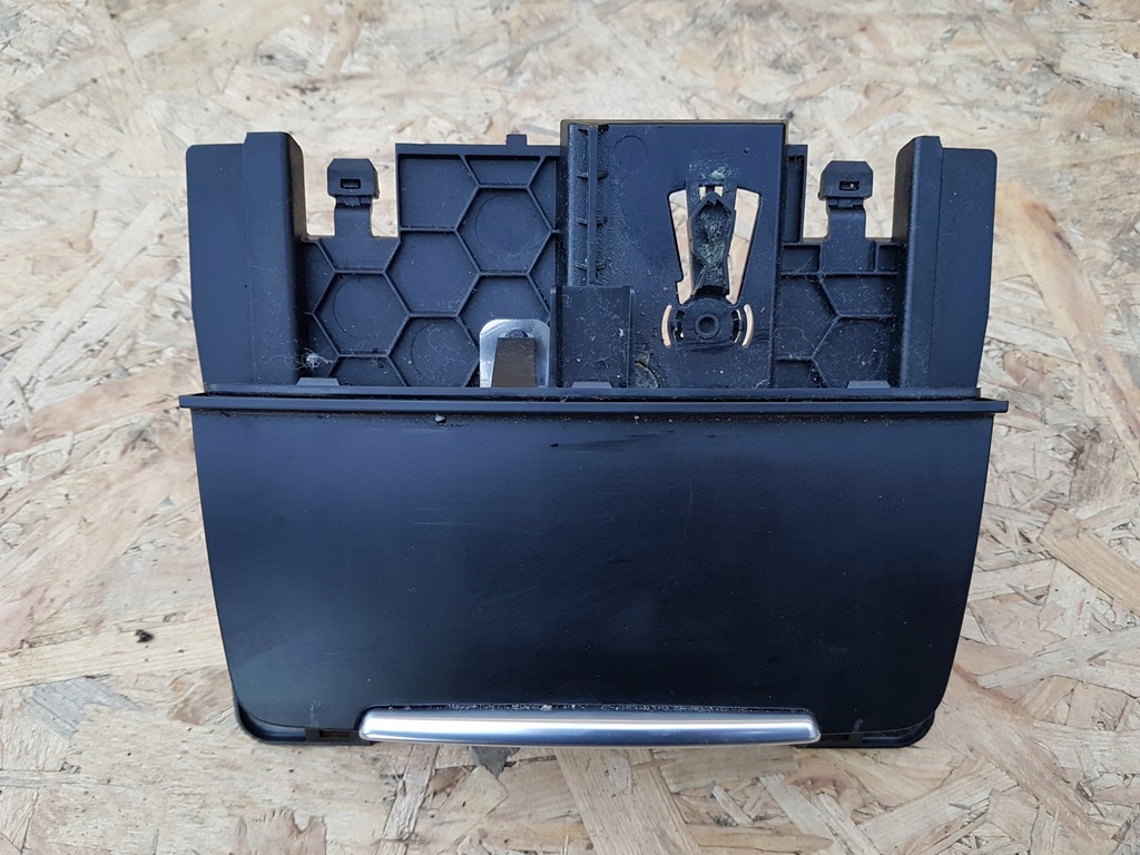 фото №1, Audi a4 a5 8t прикуриватель пепельница