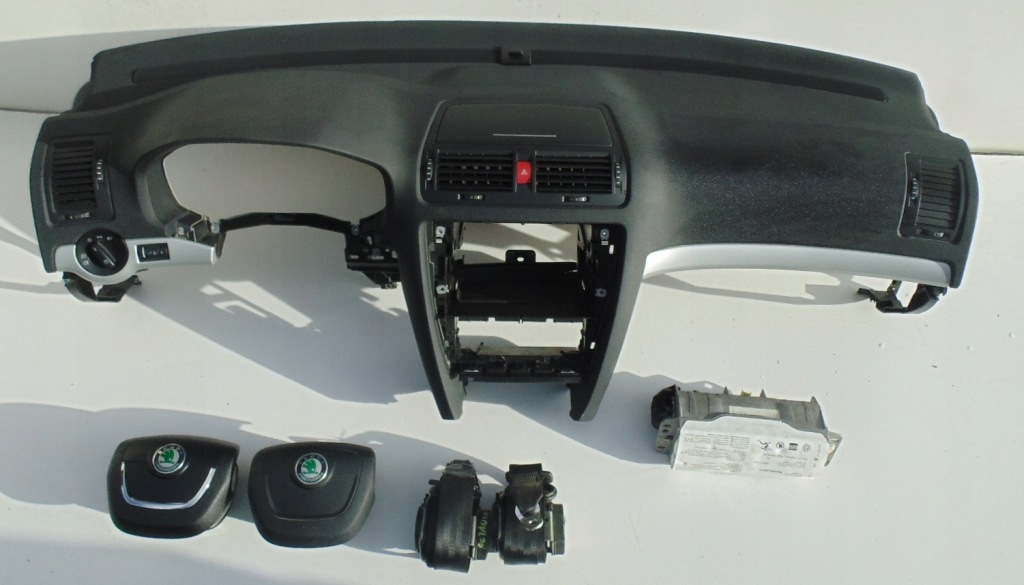 фото №1, Skoda octavia ii 2 lift приборная панель консоль подушка безопасности ремни