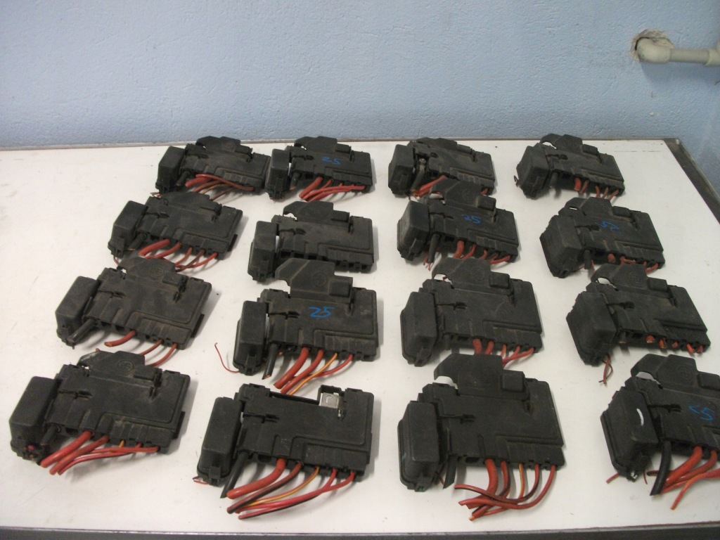 Купить Коробка предохранителей клемма + 6r0937550a vw seat