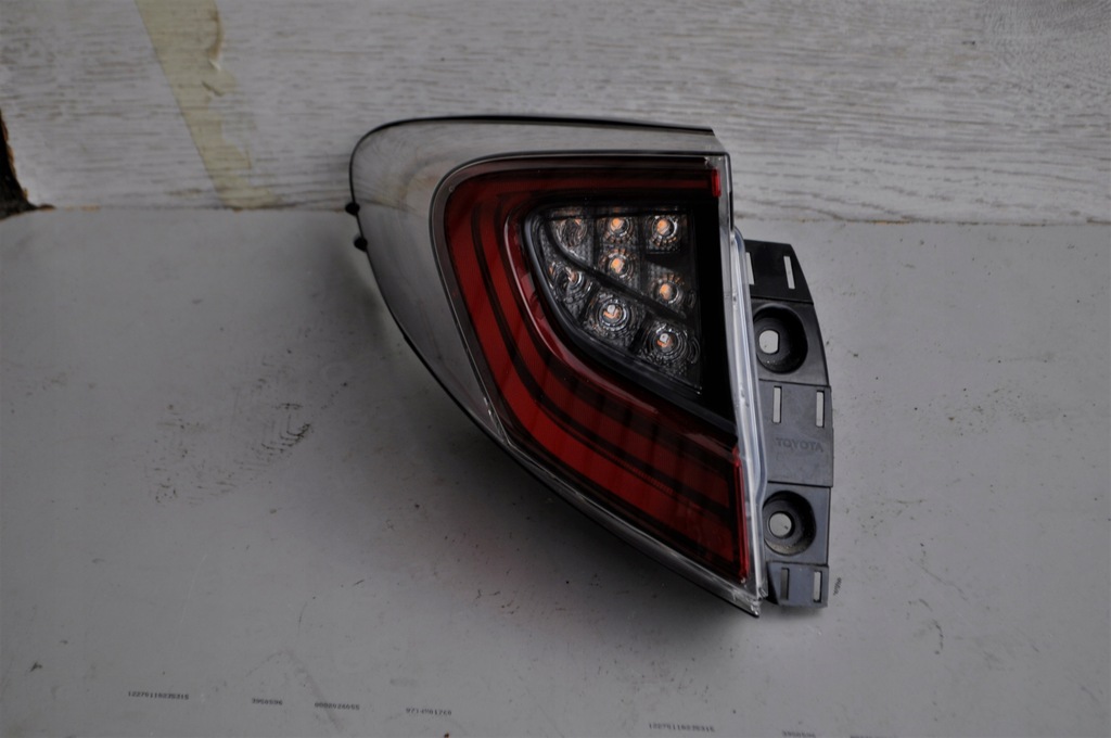 фото №12, Лампа левая задняя toyota c-hr led 16- 81560-f4030-00