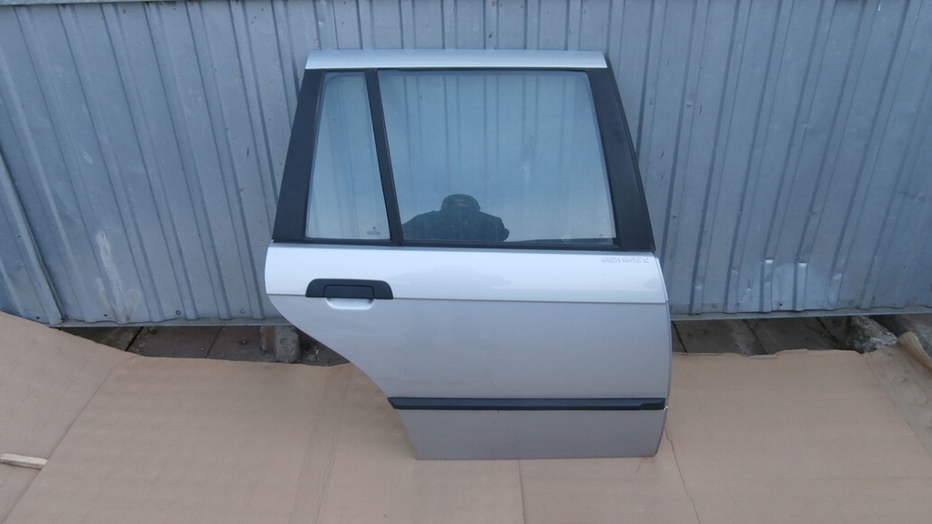 фото №1, Двері праве задні bmw e36 kombi arktissilber