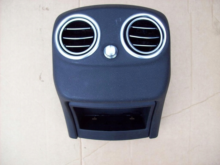 фото №1, Mercedes w205 решётка обдув задняя