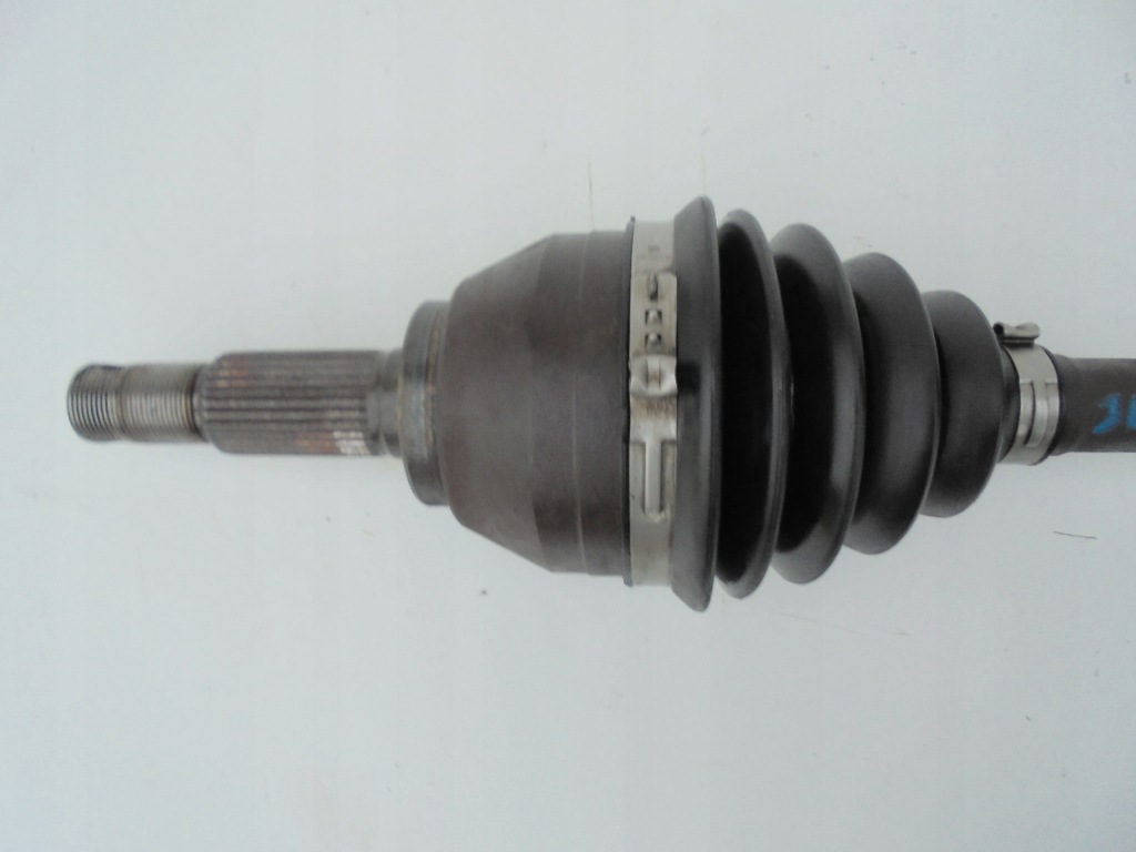 Juke рестайлинг  f15 приводной вал левая короткий 2019 год 1.5 dci 1.6 dci Киев