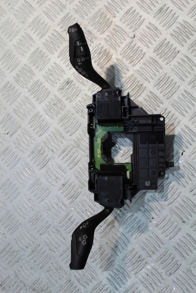 фото №1, Переключатель поворотники ford оригинальный номер av6t-13335-ae