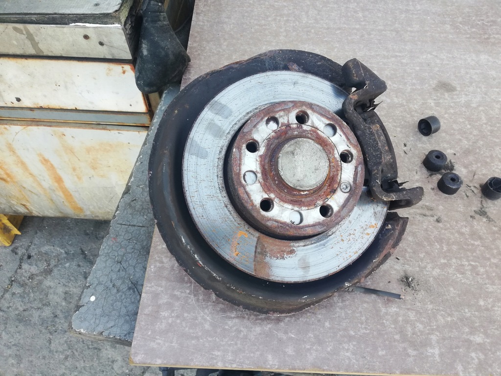 фото №1, Поворотный кулак ступица задняя левая vw golf v touran