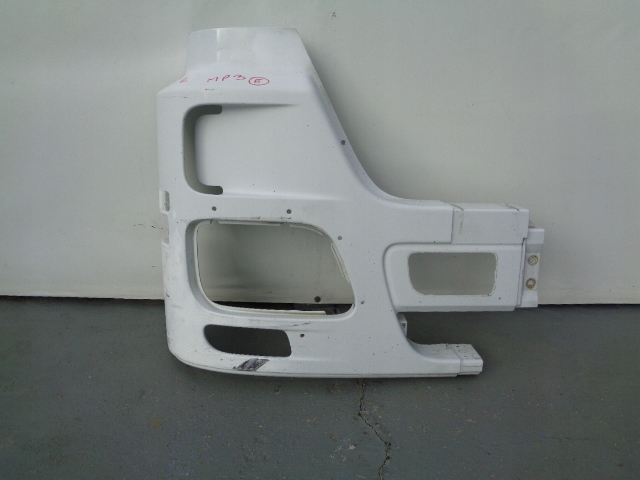 фото №1, Mercedes actros mp3 mega уголок бампера правый