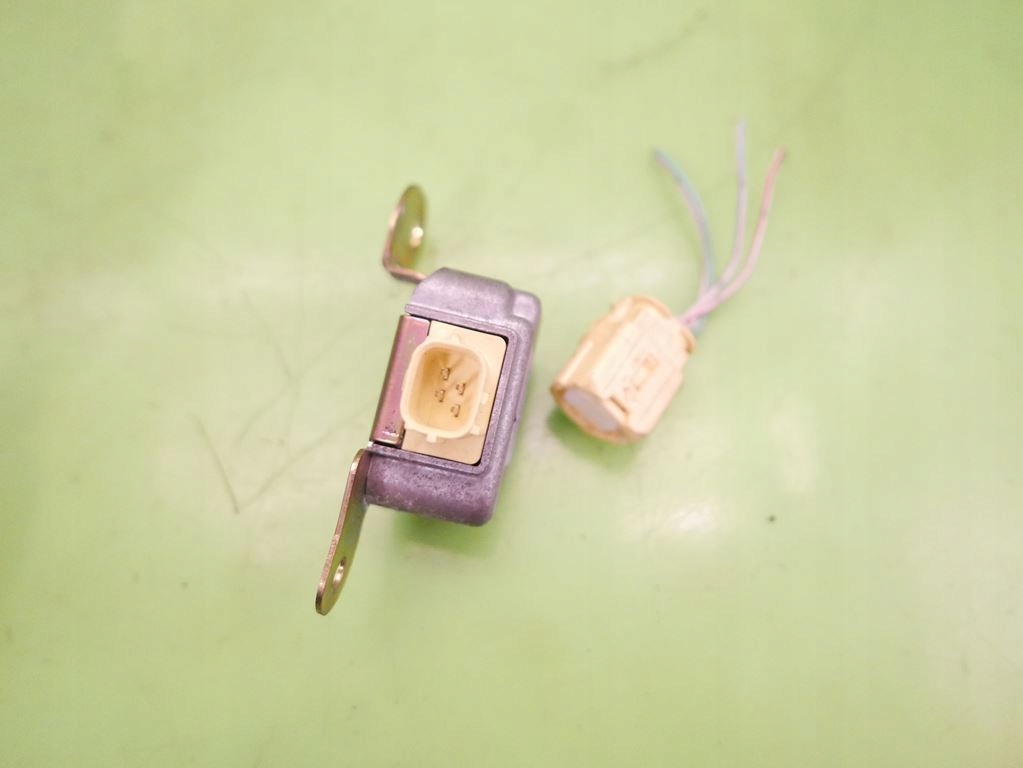 фото №7, Датчик ударний правий mazda premacy i cp fl