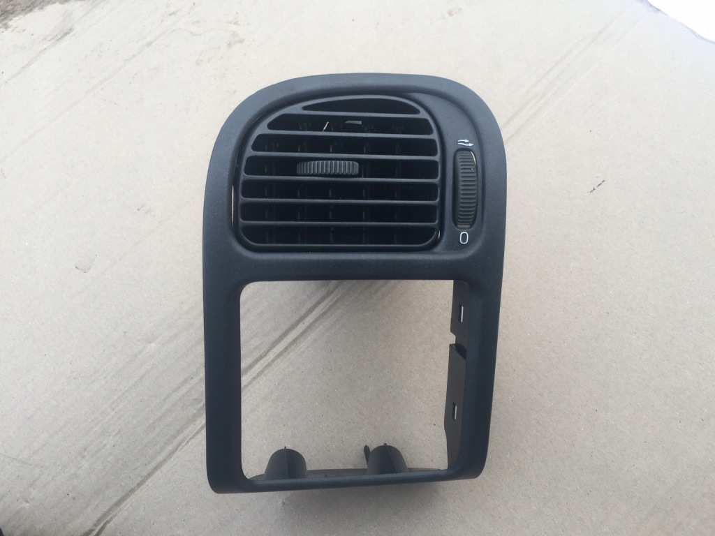 фото №1, Левая решётка обдув обдув volvo s40 v40 95-04