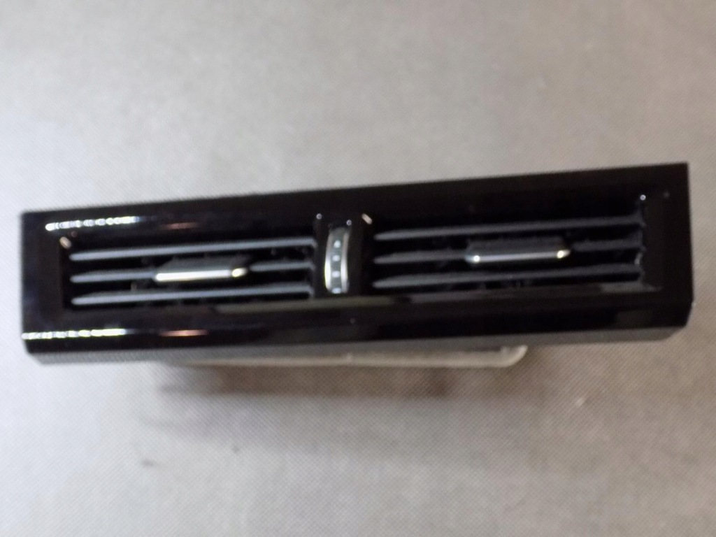 фото №1, Vw touareg iii решётка обдув 761858417