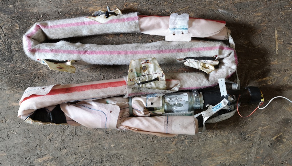 фото №1, Шторка безопасности правая jeep grand cherokee wk2 p05108020ad