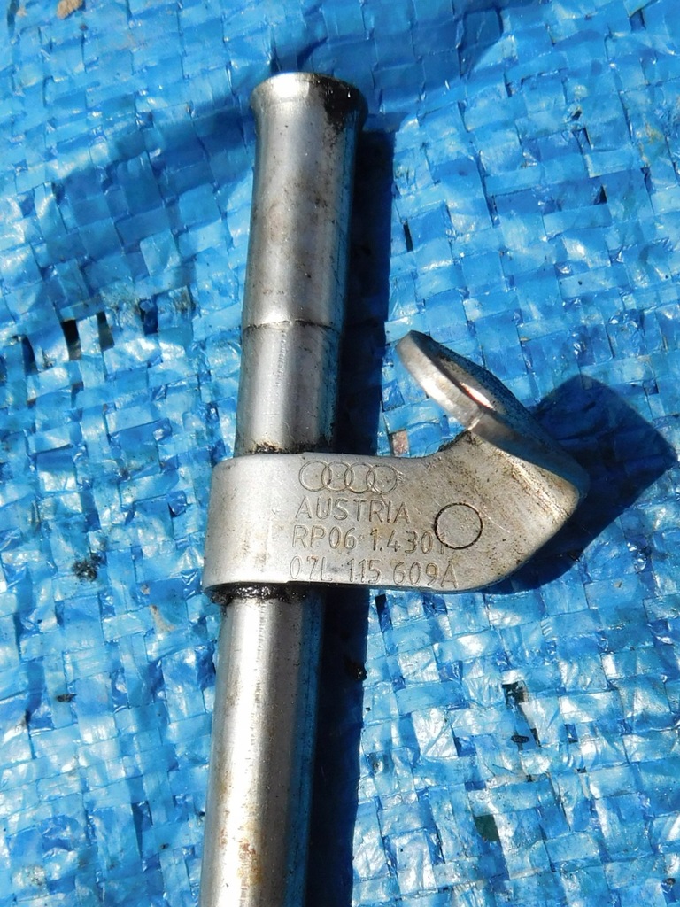 фото №2, A6 c6 5.2 fsi трубка щупа щуп оливи 07l115609a