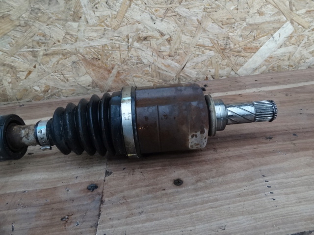 фото №2, Dacia duster 2011 1,5 dci 90km привідний вал ліва перед