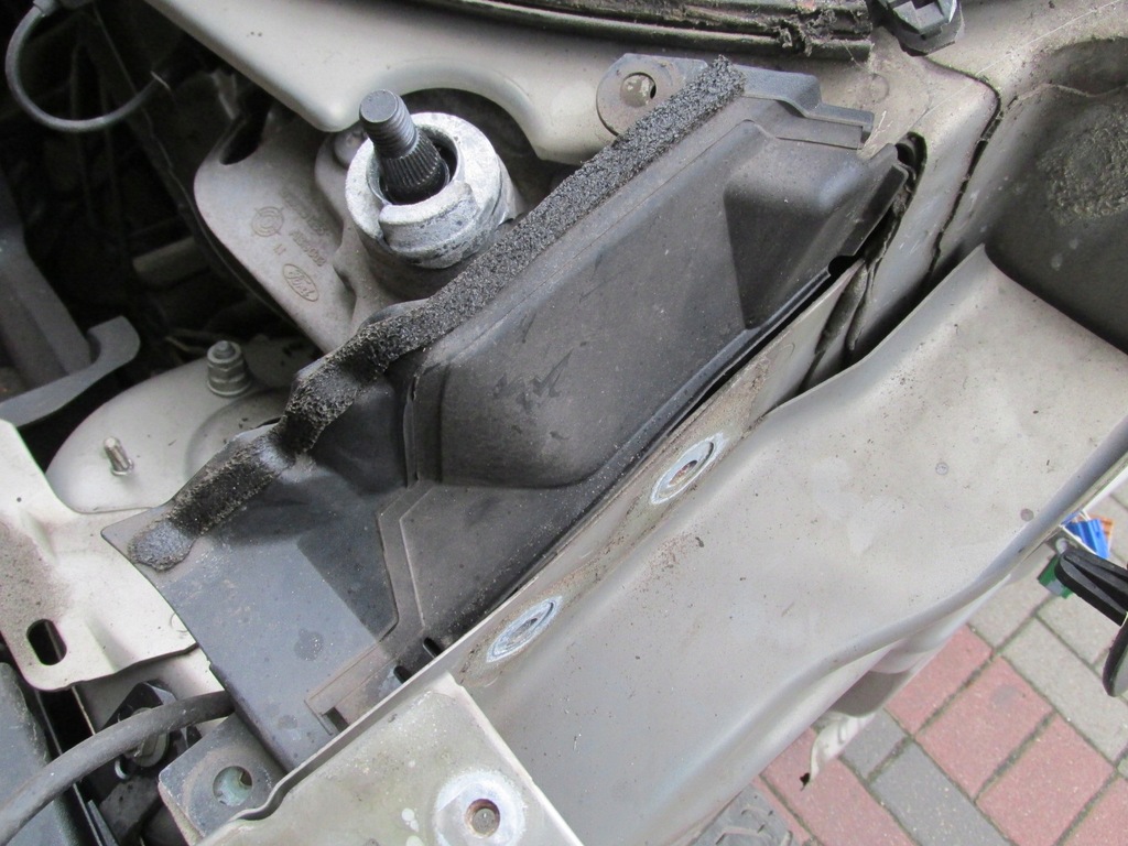 фото №1, Защита пластик жабо левый av11r02477aa b-max