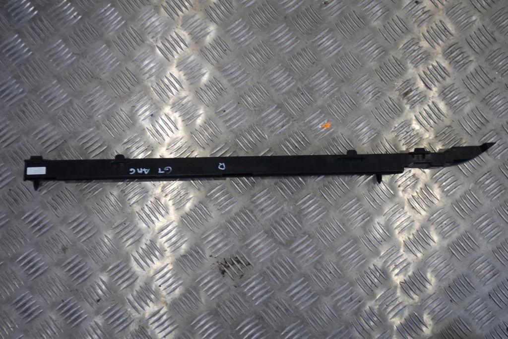 фото №1, Правий молдинг бампера mercedes gt amg a1976800543