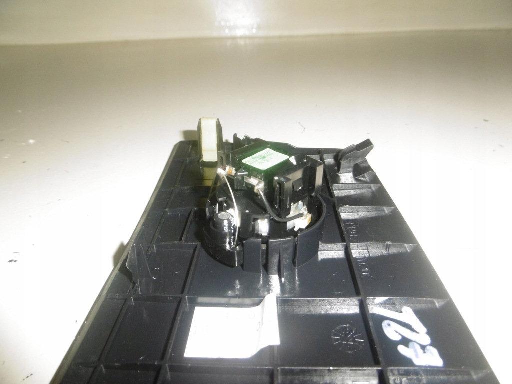 фото №9, Динамік панелі правий toyota avensis t27