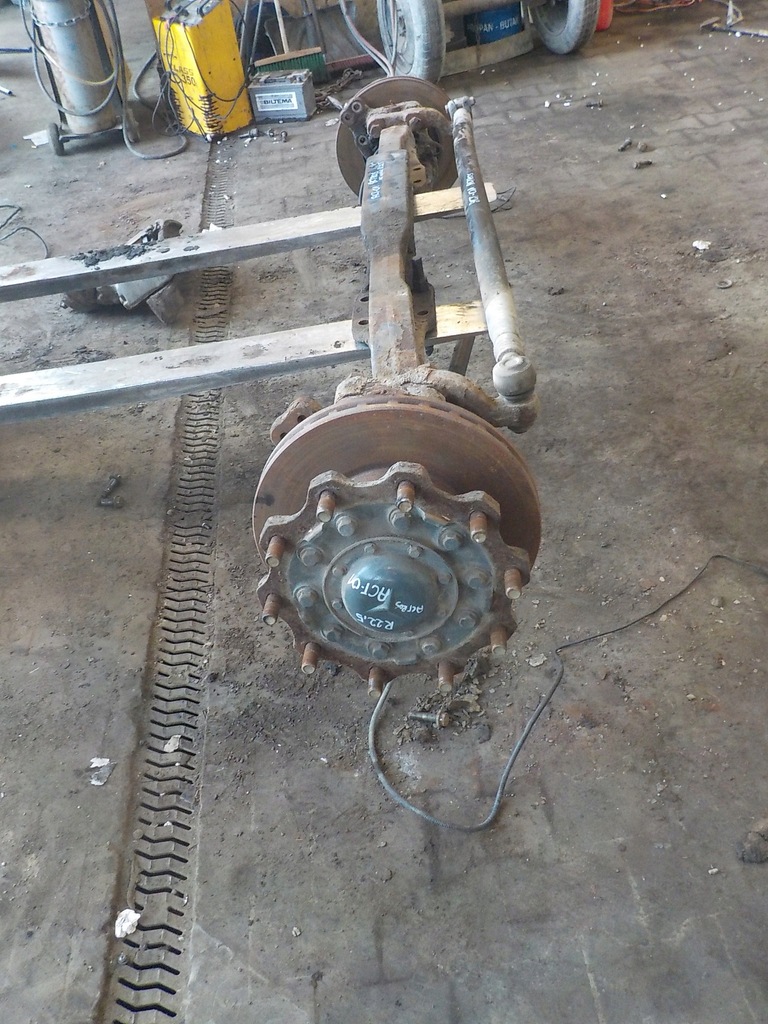 фото №2, Actros 1840 10 шпилька балка подвеска перед