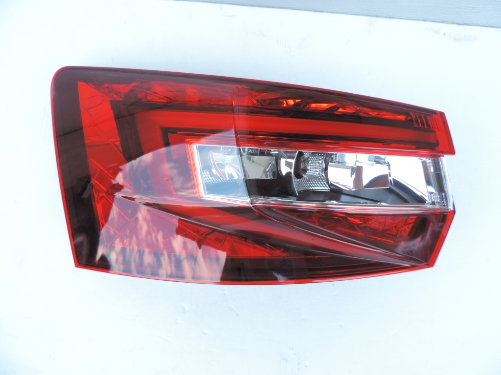 фото №1, Skoda superb 3v9 kombi led лампа задняя задняя левая