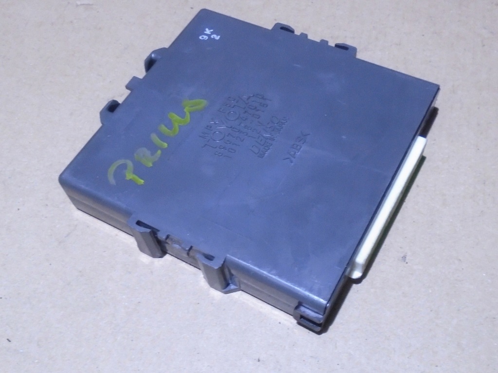 фото №1, Prius ii 04-09r 1.5 модуль блок управления 89670-47010