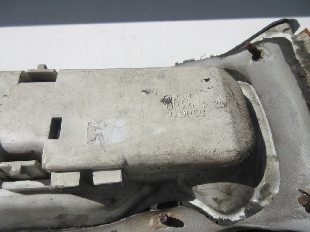 фото №9, Лампа задняя левая mazda 323 bd 043-6818l 1980-82