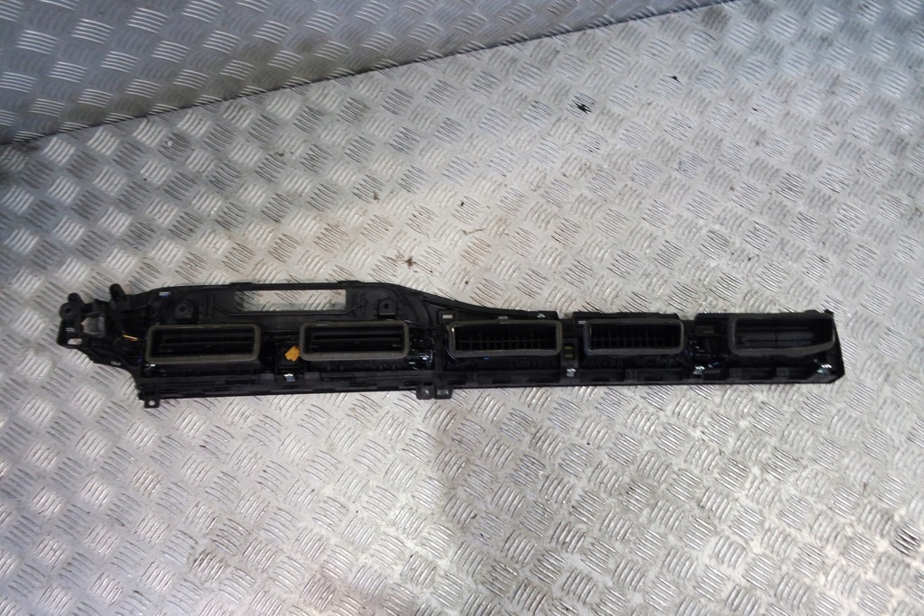 фото №6, Audi s5 a5 8w6 решётка консоли панели воздуховод