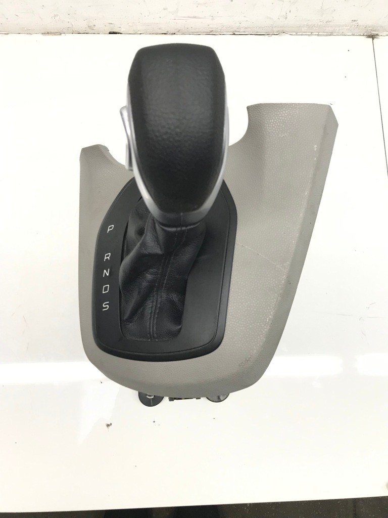 Купить Fiesta mk7 рестайлинг  кулиса  автоматическая коробка передач super состояние !