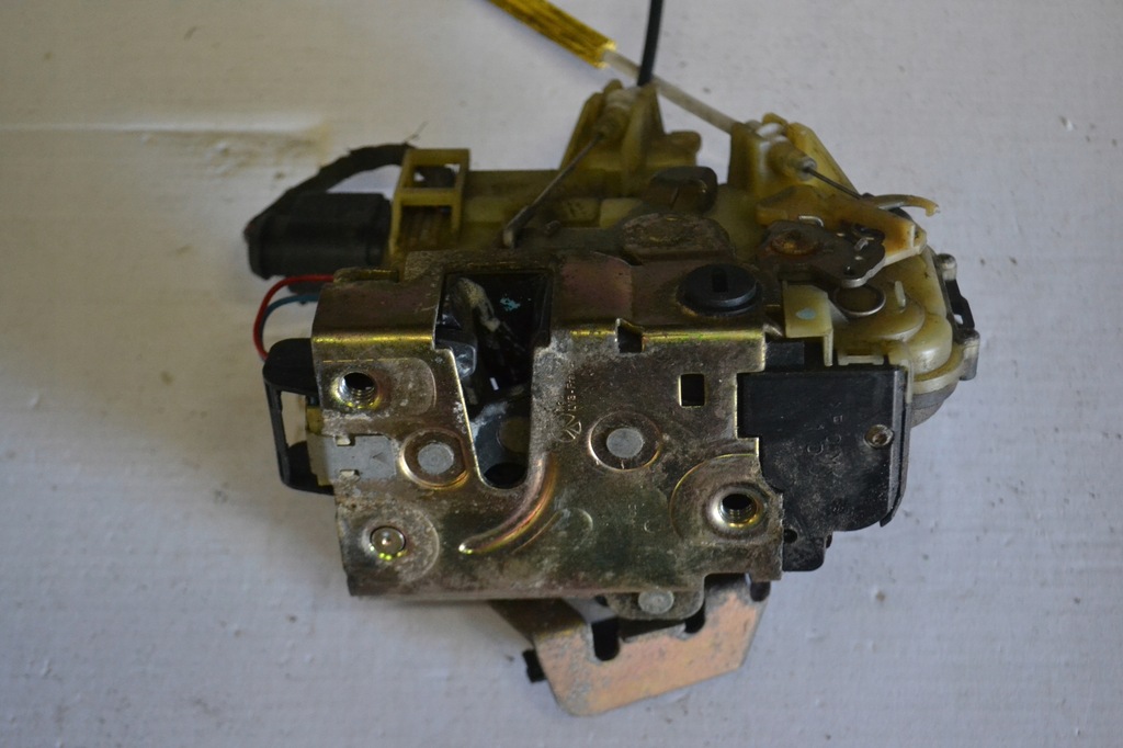 фото №1, Замок двері правий задня задній 7 pin audi a6 c5