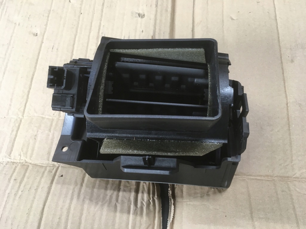 фото №4, Решітка обдув ліва середина jaguar xf europa