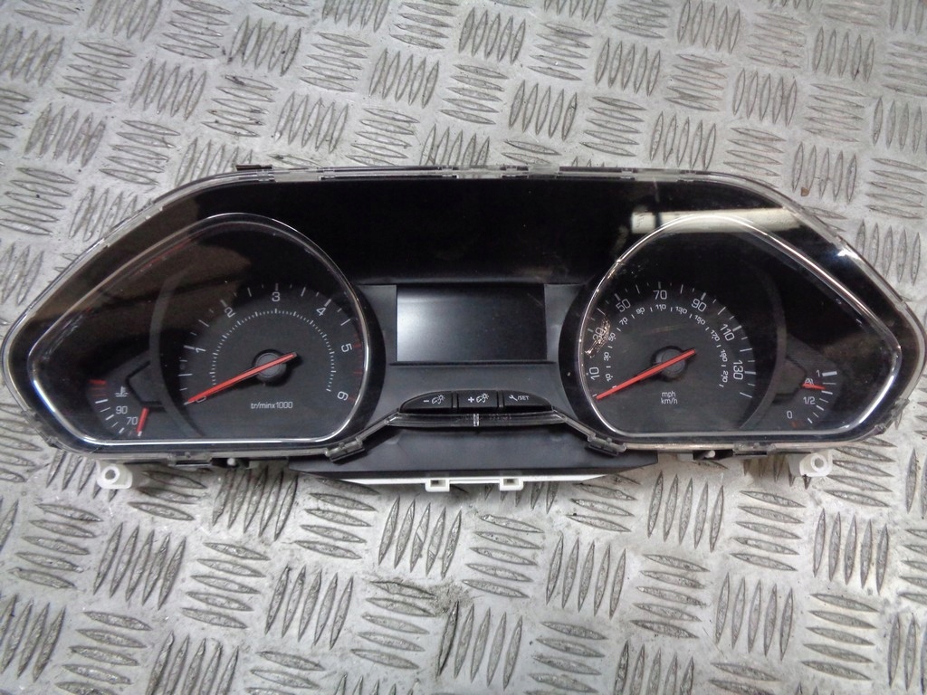 фото №1, Peugeot 208 счетчик приборная панель 9805400780