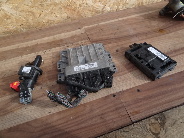 фото №1, Dacia lodgy 13r 1,2 tce бортовой компьютер набор 237103217r