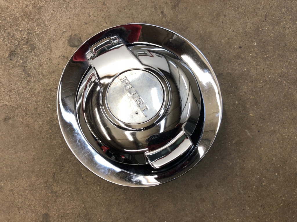 фото №1, 2015-2023 challenger заливная горловина топлива крышка крыло bak srt хром