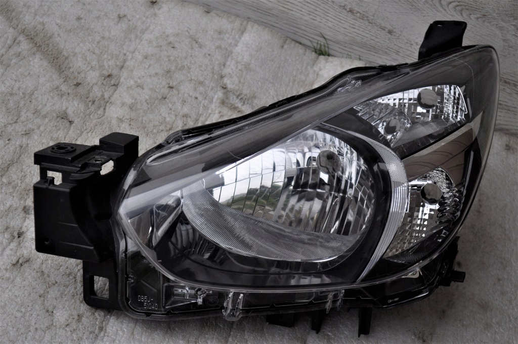 фото №7, Mazda 2 лампа левая обычная