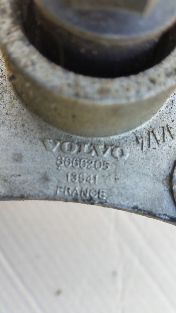 фото №1, Volvo xc90 распорка чашка 8666205