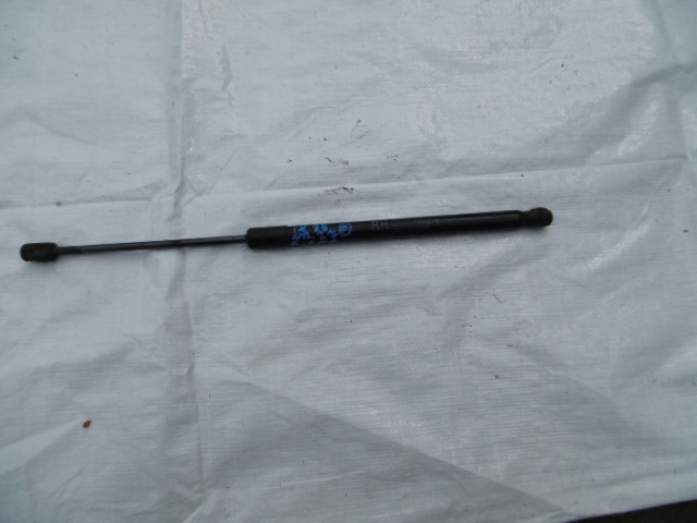 фото №1, Hyundai ix35 амортизатор крышки правый задняя 81780-2y000