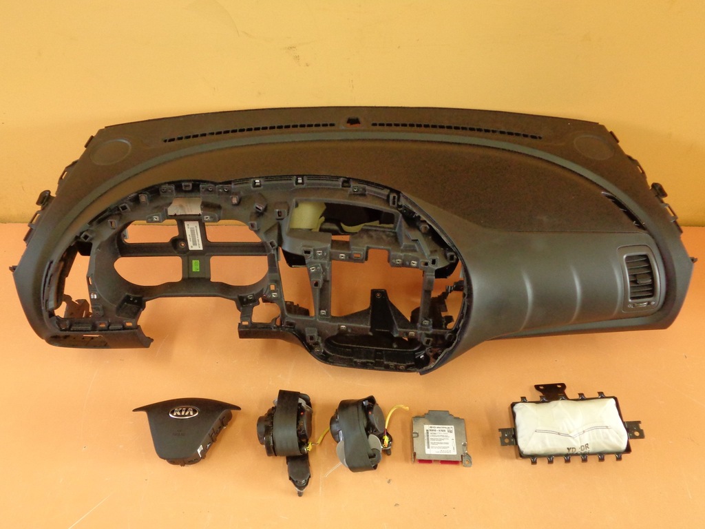 фото №1, Kia cerato 2016r. консоль подушки безопасности ремни подушка безопасности