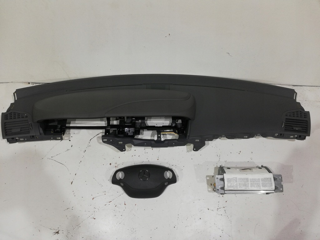 фото №1, Mercedes w s221 подушка безопасности приборная панель консоль подушка безопасности подушки безопасности ремни оригинал демонтаж