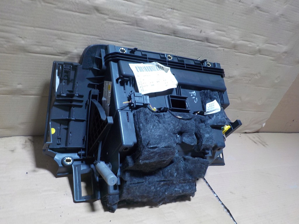 фото №7, Audi a1 бардачок пасажира 8x1857035