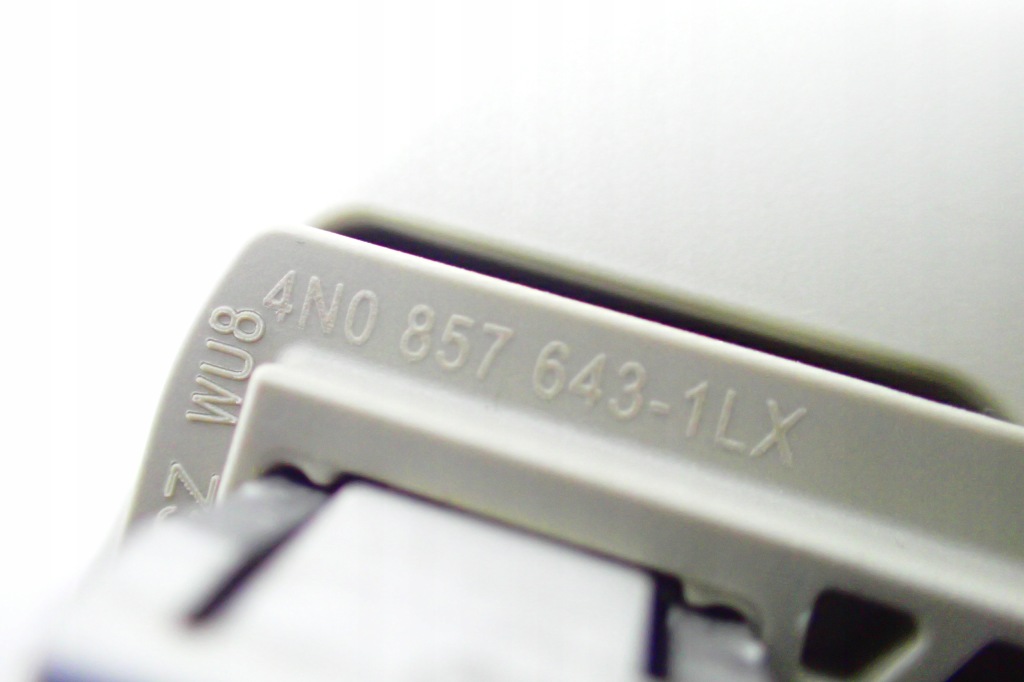 фото №4, ^^ audi a8 4n ручка потолочный 19rok 4n0857643