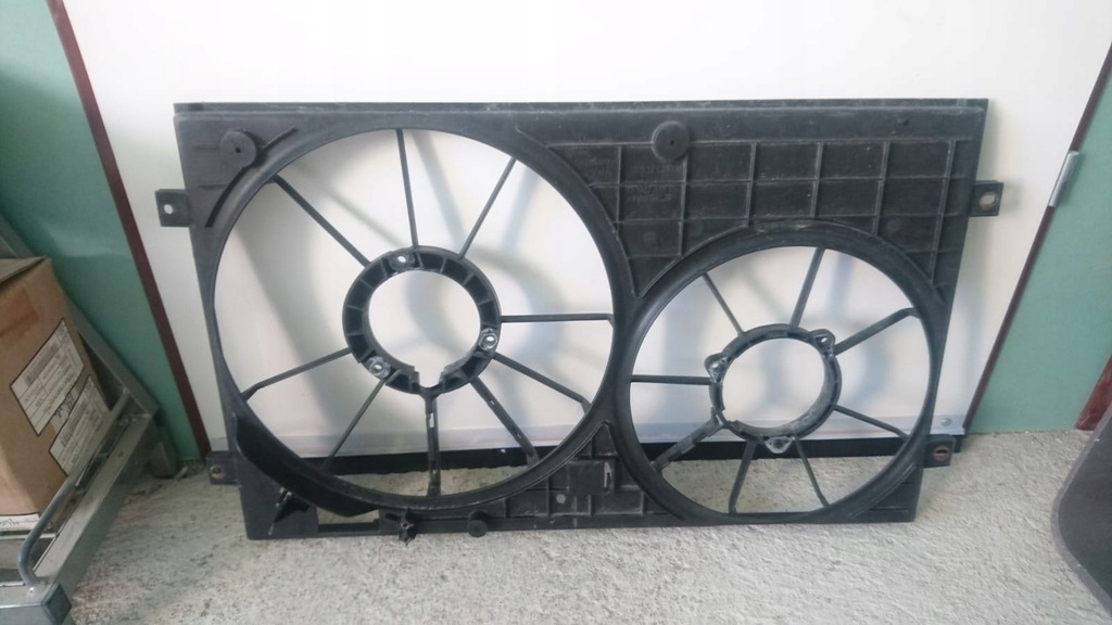 фото №1, Корпус вентилятора golf v touran 1k0121207m