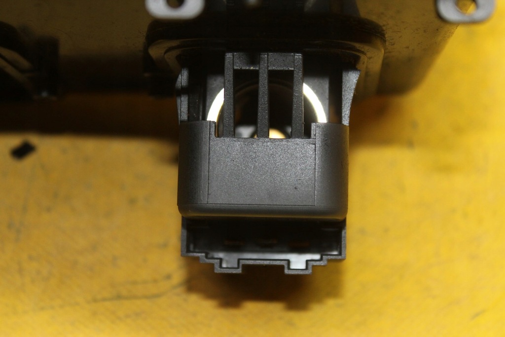 фото №7, Бардачок туннель среднего vw phaeton 3d0858337